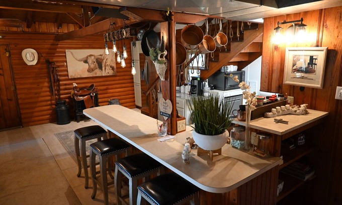 Fall River Cabin | Lakeside Ranch-Themed Loft Cabin w/Full Entertainment Patio!