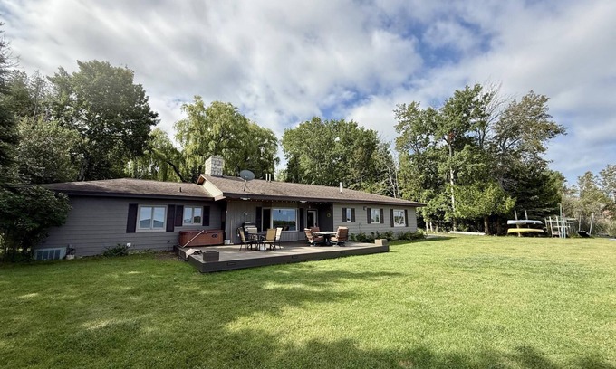Drummond House | Lakeside Ranch on Drummond Island
