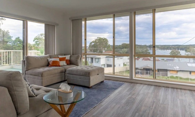 Lake Macquarie City Council House | Lakeside Relax
