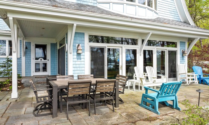 Raymond House | Lakeside retreat on Little Sebago Lake