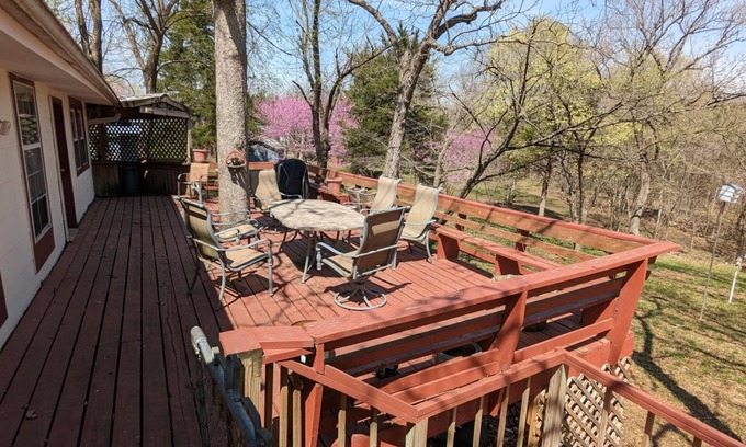 Warsaw Cabin | Lakeside Retreat: Serene 3-BR Cabin Nestled in Woods by Truman Lake