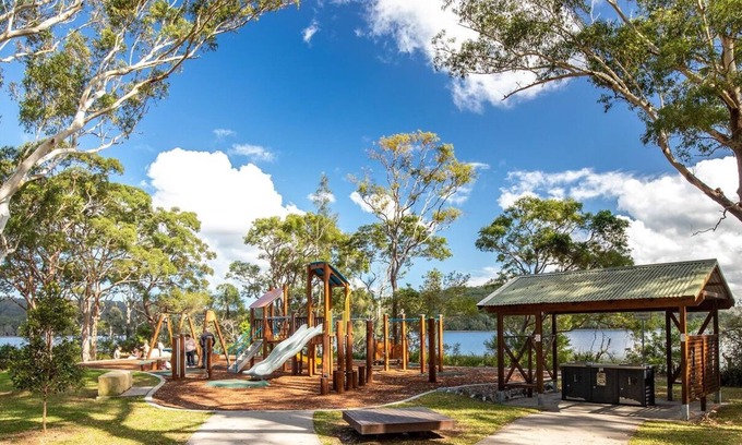 Smiths Lake House | Lakeside Retreat @ Smiths Lake