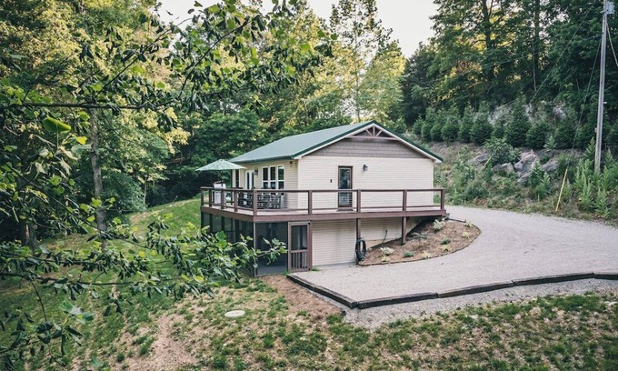 Westview House | Lakeside Retreat Waterfront Home on Rough River!