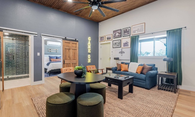 Graford House | Lakeside Sandlot-New-Wiffle ball field+Hot Tub-Close to Rocker B-Family Fun!