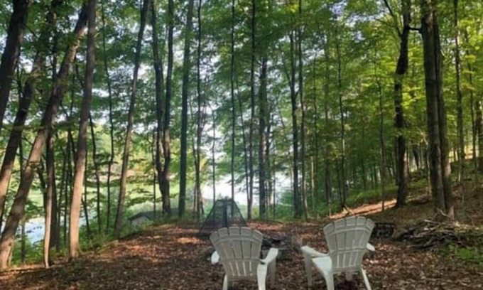 Frontenac Cottage | Lakeside Tiny Cottage in the woods