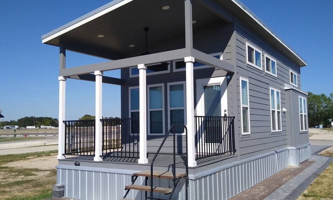 Kerens Cabin | Lakeside Tiny Home 58