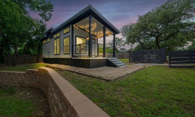Belton House | Lakeside Tiny Home|Boat Parking | Lake Access