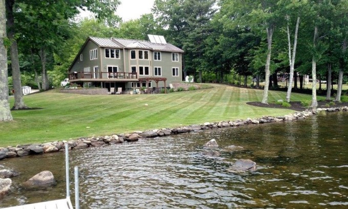 Purgatory House | Lakeside Vacation Home