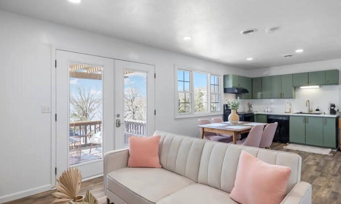 Kimberling City Apartment | Lakeside with View Stylish Bohemian Condo, Hot Tub