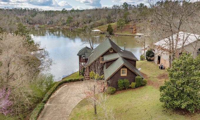 Northport Cabin | Lakeview Cabin Escape: Your Serene Waterside Retreat