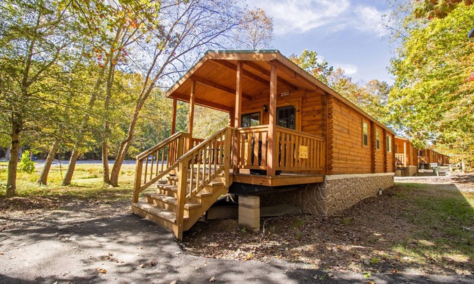 Spotsylvania Cottage | Lakeview Camp Cottage at Wilderness Presidential