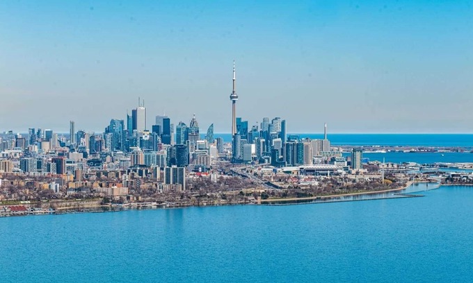 Humber Bay Shores Condo | Lakeview CNTower shore/skyline. Vista Unit of Canada' Tallest Waterfront Complex