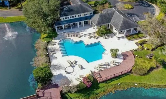 Carrollwood Apartment | Lakeview Condo in Gated Community