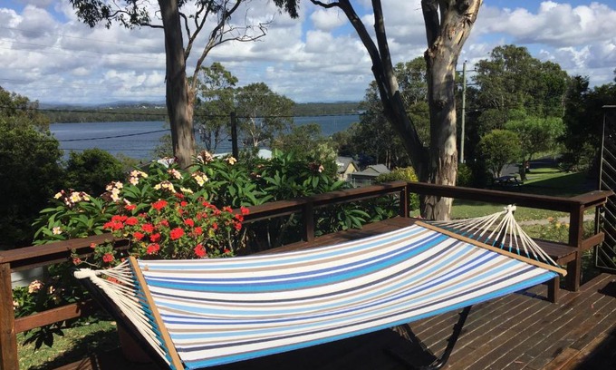 Green Point House | Lakeview Cottage