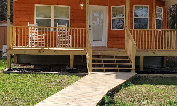 Tunnel Hill House | Lakeview Cottage. Directly across from lake Access with lake views.