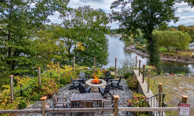 Danbury House | Lakeview Estate - Chef's Kitchen - NYC Getaway