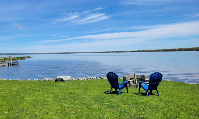 Durhamville House | Lakeview Gem- Large Lawn, Beautiful Views and Marinas next door