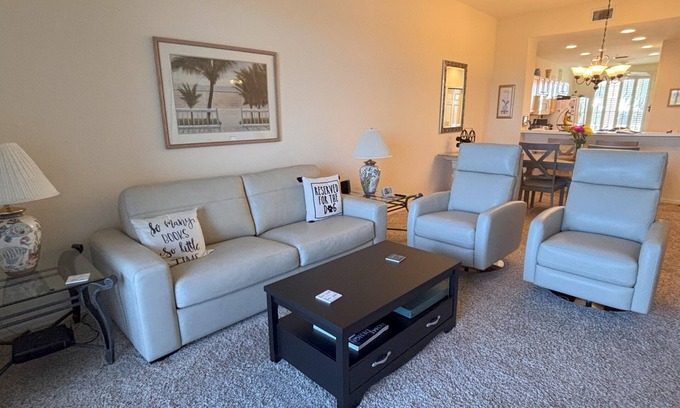 Tropical Cove Condo | Lakeview Haven at Lexington CC Lake Village