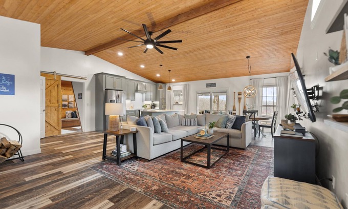 Nancy House | Lakeview Hideaway