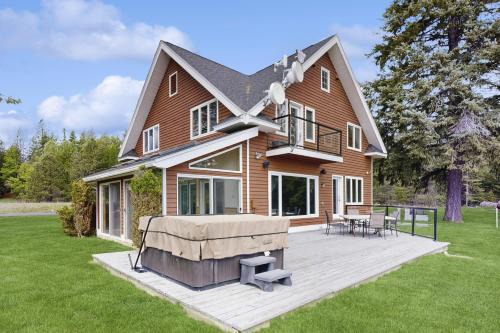 Sandpoint House | Lakeview Home with new hot tub - Sleeps 10