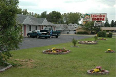 Willmar Hotel | Lakeview Inn