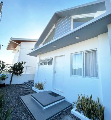 Lipa House | Lakeview Loft with Sunset Deck