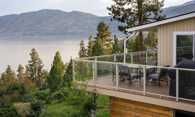 Central Okanagan House | Lakeview Lookout, family and pet friendly rental with hot tub