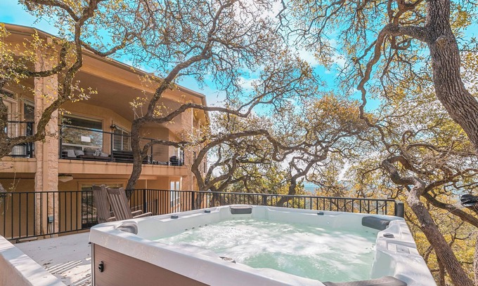 Canyon Lake House | Lakeview Paradise: 7Kings, Hot Tub, Pool & Jacuzzi
