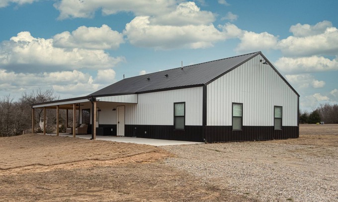 Durant House | Lakeview sunsets and 10 miles from Choctaw Casino!