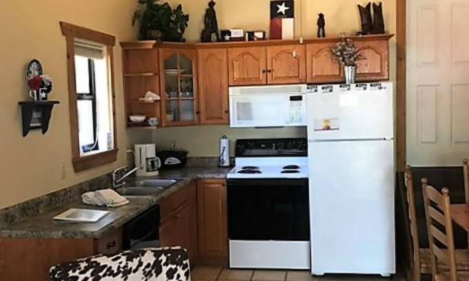 Kingsland Condo | *LakeViewCondo! Boat Slip Included! Steps2Lake*
