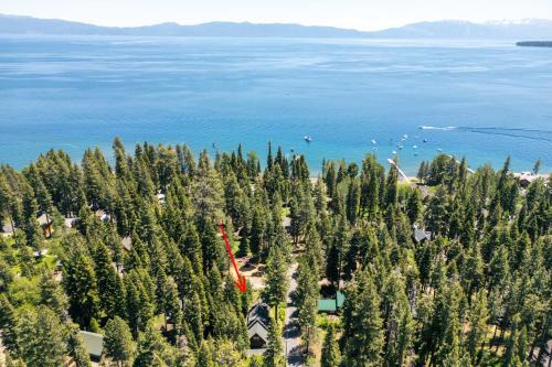 Tahoe Pines House | Lakewalk Lodge at the West Shore by Tahoe Getaways, Pet-Friendly w Sauna!