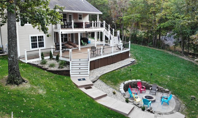 Gilbertsville House | Lakin' Memories- Large Waterfront Home on KY Lake Perfect for Family Gatherings