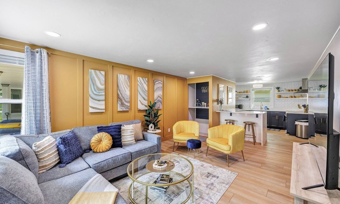 Green Bay House | Lambeau’s Backyard Bungalow Two