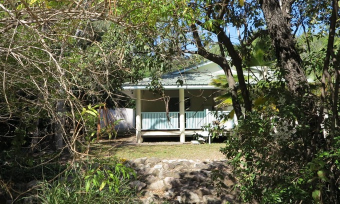 Arcadia Cottage | Lana's Cottage - Delightful, centrally located and spacious island cottage in tropical surrounds