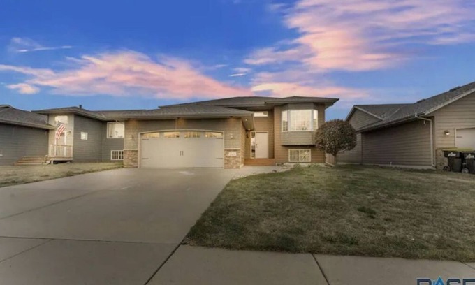 Sioux Falls House | Lancaster-Whole Family Home safe area and close to shopping