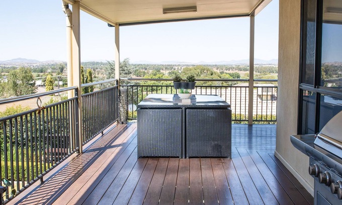 East Tamworth House | Lancaster. Your home away from home (min 2 nights)