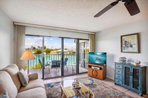 Sunset Beach House | Land's End 1-408 Bay Front