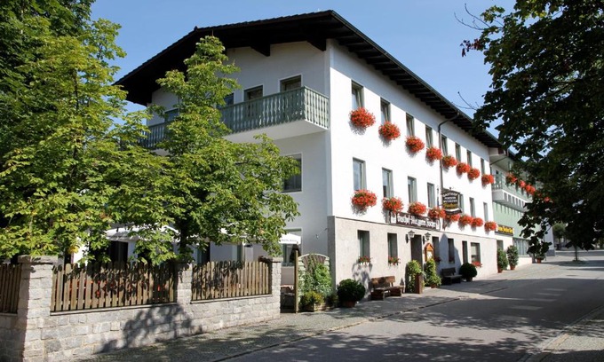 Mitterfels House | Landgasthof Fischer Veri
