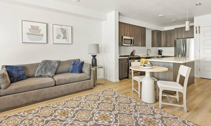 Hayden Island Apartment | Landing | Amazing 1BD, Courtyard, Clubhouse