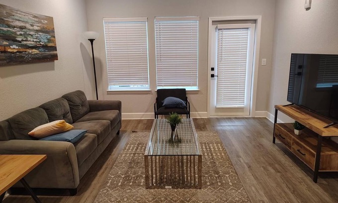 Newberry Apartment | Landing | Amazing 1BD, Pool, Gym