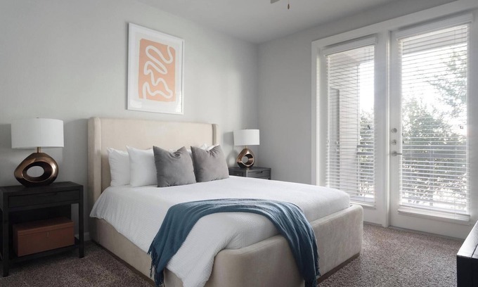 Buda Apartment | Landing | Amazing 2BD, Clubhouse, Gym