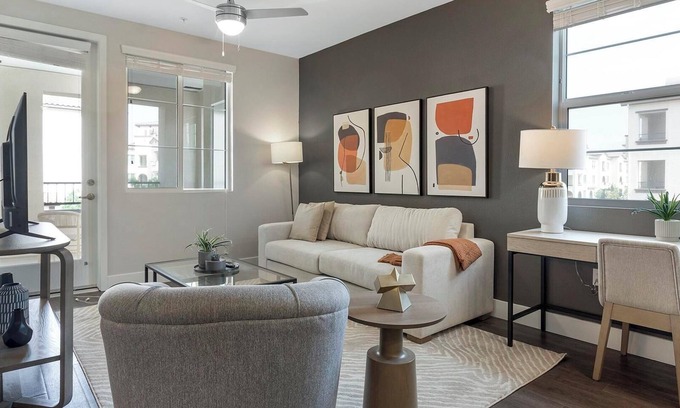 Newberry Apartment | Landing | Amazing 2BD, Gym, Pool