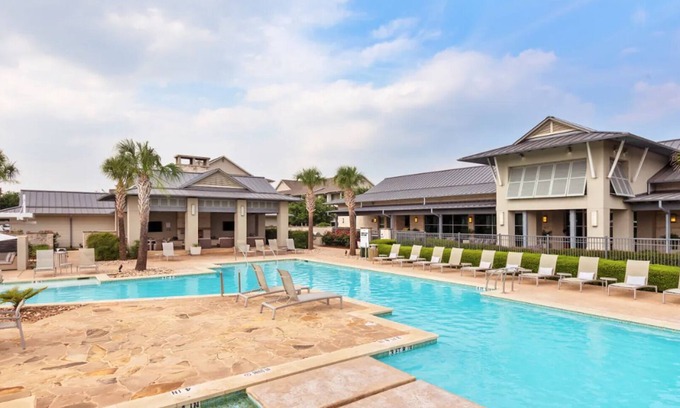 Buda Apartment | Landing | Amazing 2BD, Yoga Studio, Clubhouse