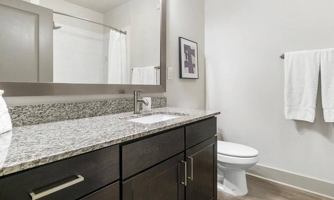 Crestline Heights Apartment | Landing at 4700 Colonnade - 1 Bedroom in Overton