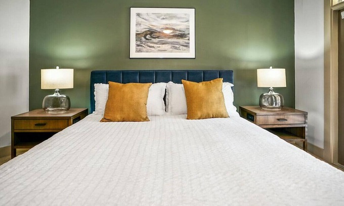 Crestline Heights Apartment | Landing at 4700 Colonnade - 1 Bedroom in Overton
