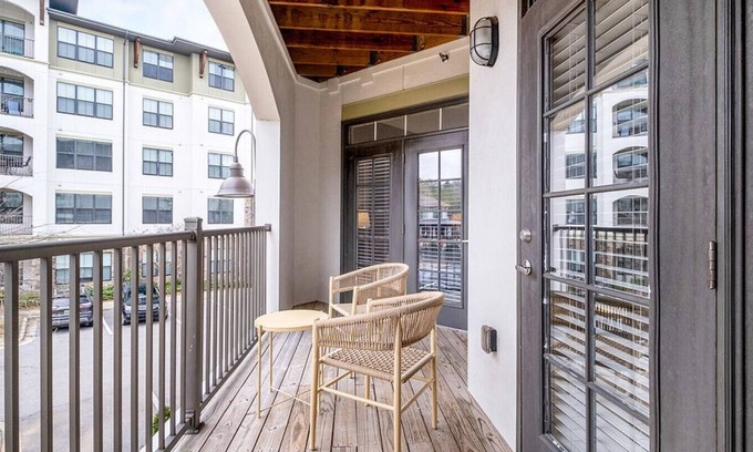 Crestline Heights Apartment | Landing at 4700 Colonnade - 1 Bedroom in Overton