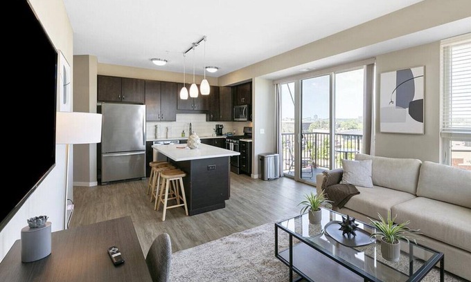 Edina Apartment | Landing at 71 France - 2 Bedrooms in Downtown Edina