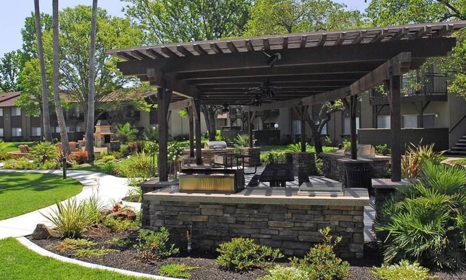 Fair Oaks Apartment | Landing at 98Hundred - 2 Bedrooms in Downtown Fair Oaks