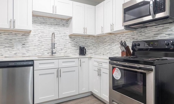 Ann Arbor Apartment | Landing at Arbor Haus - 1 Bedroom in Carpenter