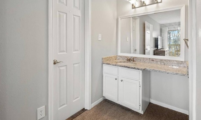 Ellendale Apartment | Landing at Arbors River Oaks Apartment Homes - 1 Bedroom in Downtown Memphis